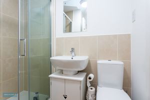 En-suite- click for photo gallery